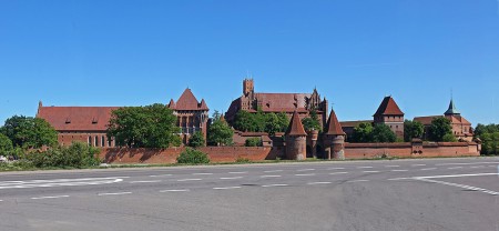 Visite du plus grand château du monde construit uniquement en briques