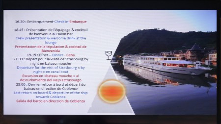 La télé avec les chaînes françaises pendant tout le parcours et, comme ici, une chaîne info qui rappelle le programme de la journée.
