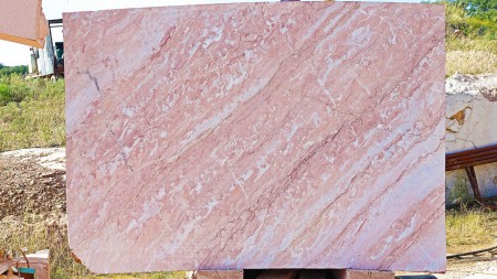 Le résultat : une plaque de marbre rose.