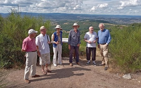 Joli premier plan devant joli paysage