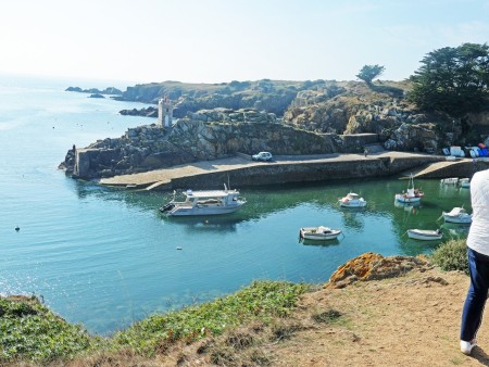 Joli petit port découvert par les randonneurs.